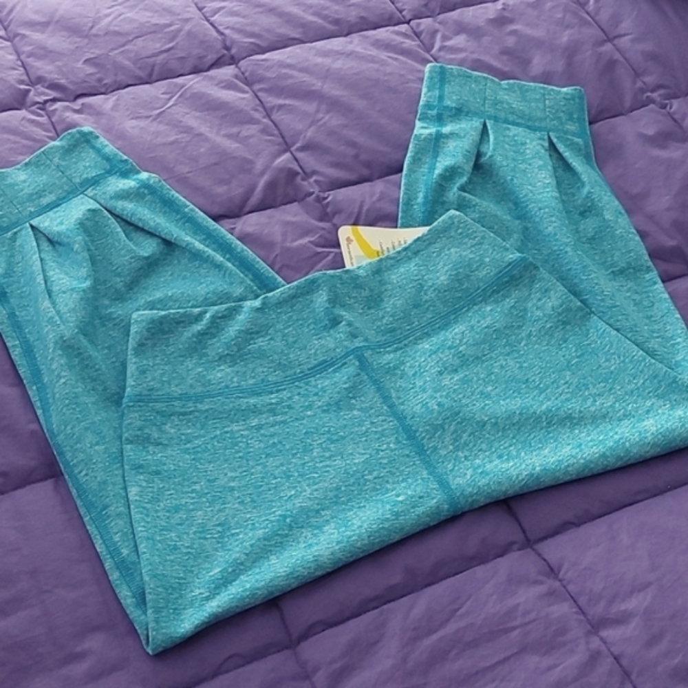 One Tooth Activewear Short - Picture 3 of 3